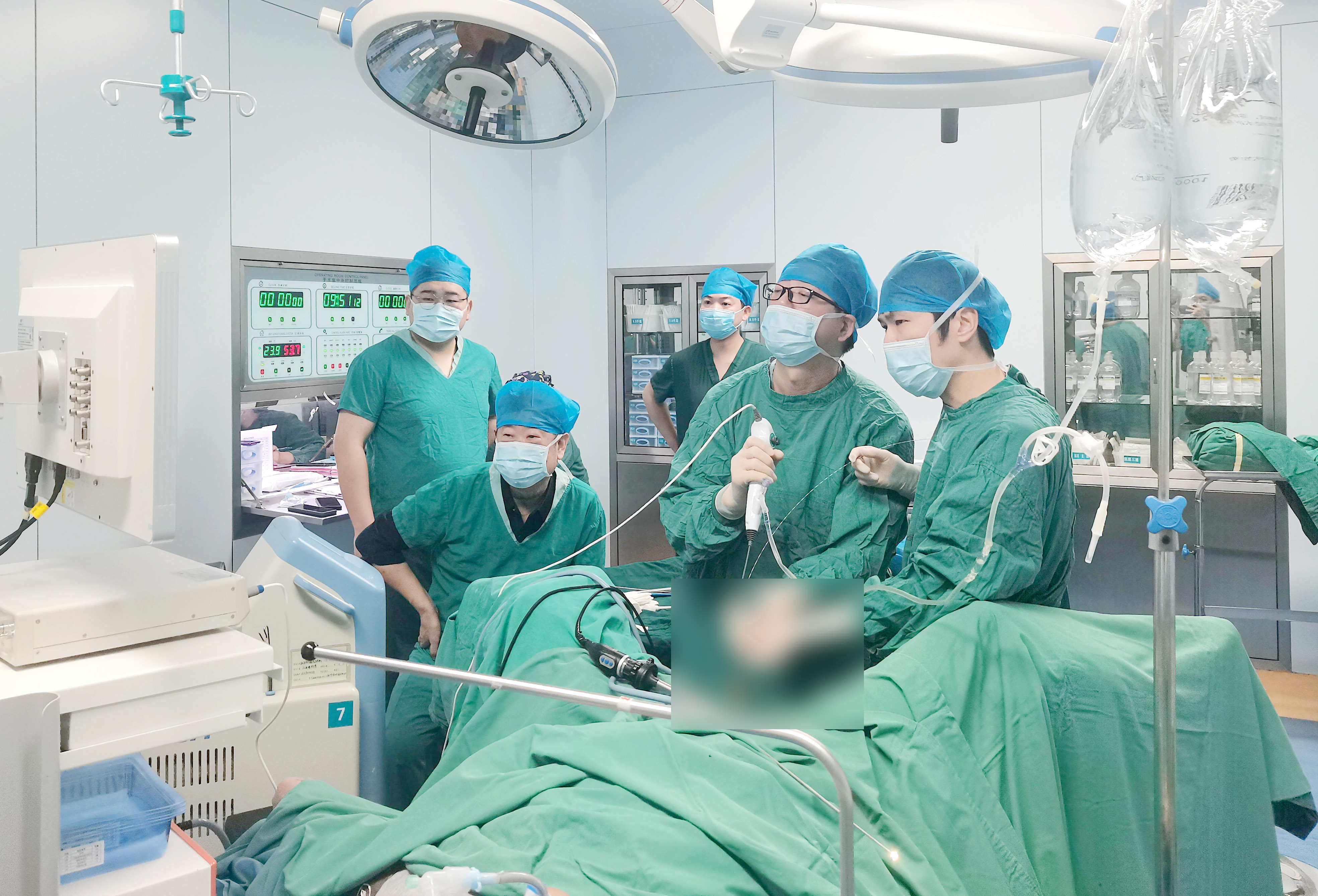 泌尿外科成功开展输尿管软镜钬激光碎石术